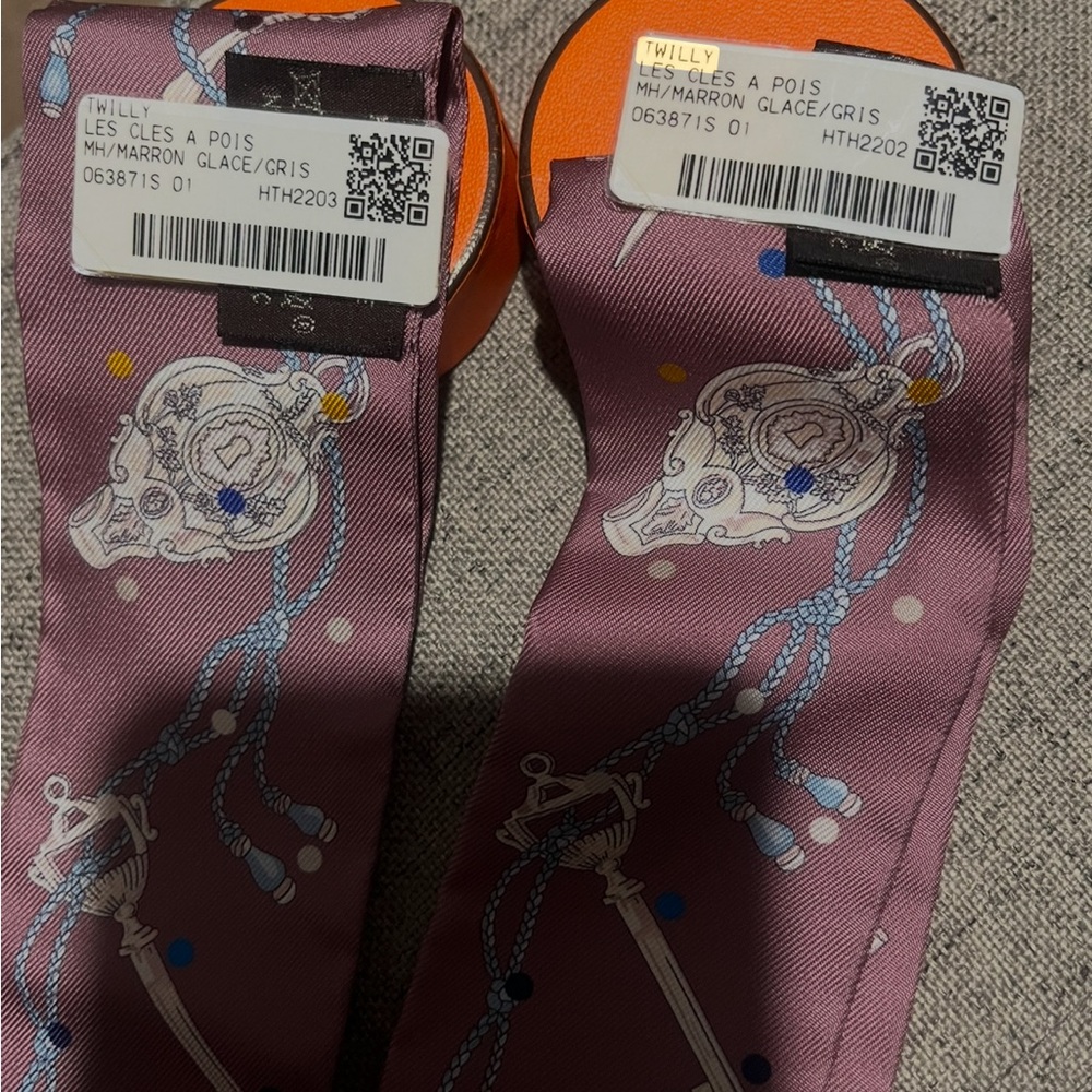 NWT (1) , gently used (1) Hermes twillys